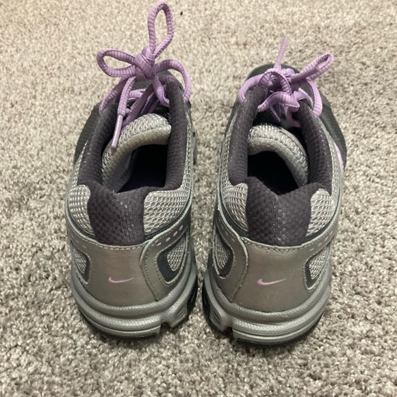 Nike Grey with Lavender swoosh and trim-Size 7-EUC - Picture 4 of 8